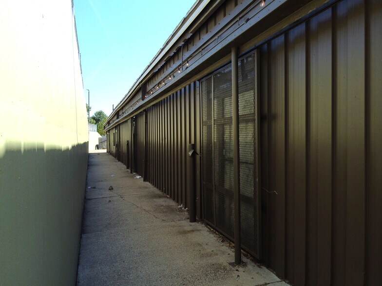 More Photos Of 4540 Emerson Ave, Parkersburg Bar For Lease