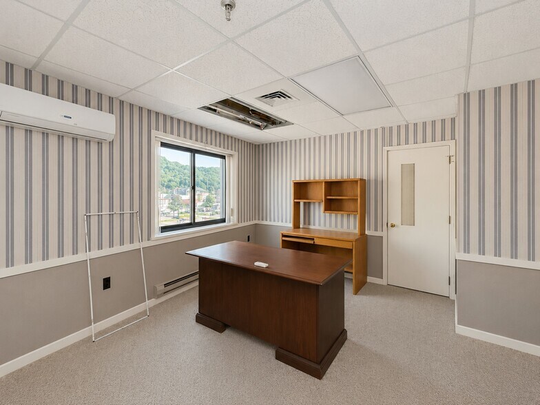 More Photos Of 7 Henry St, Worcester Light Manufacturing For Sale