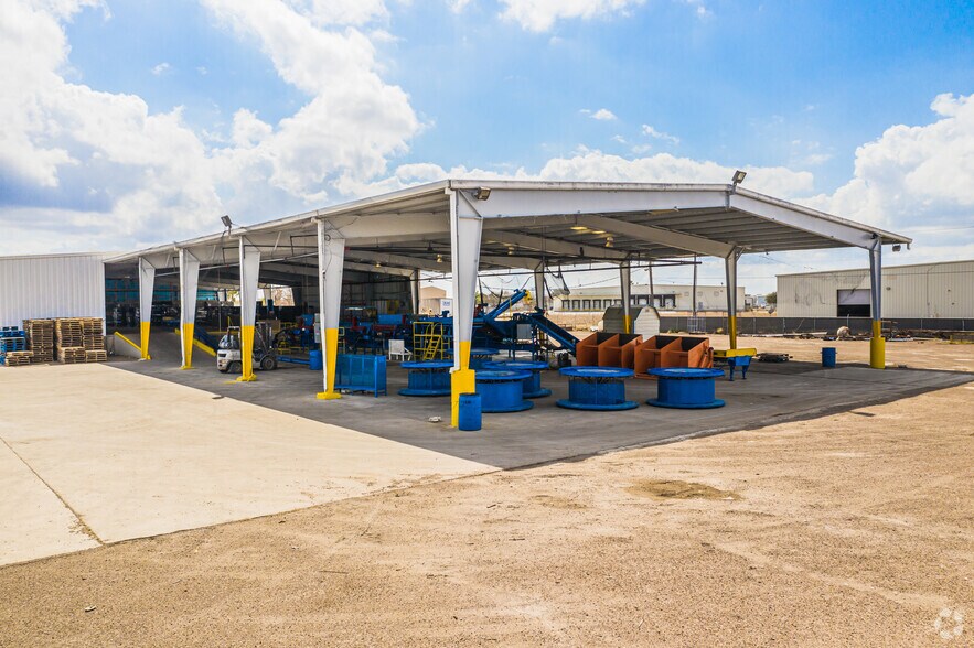 More Photos Of 2300 Vo Tech Dr, Weslaco Distribution For Lease