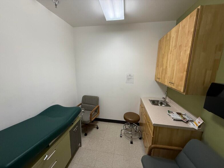 More Photos Of 10500 Macarthur Blvd, Oakland Medical For Sale