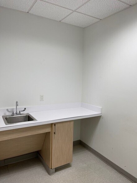 More Photos Of 340 Wood Rd, Braintree Medical For Lease