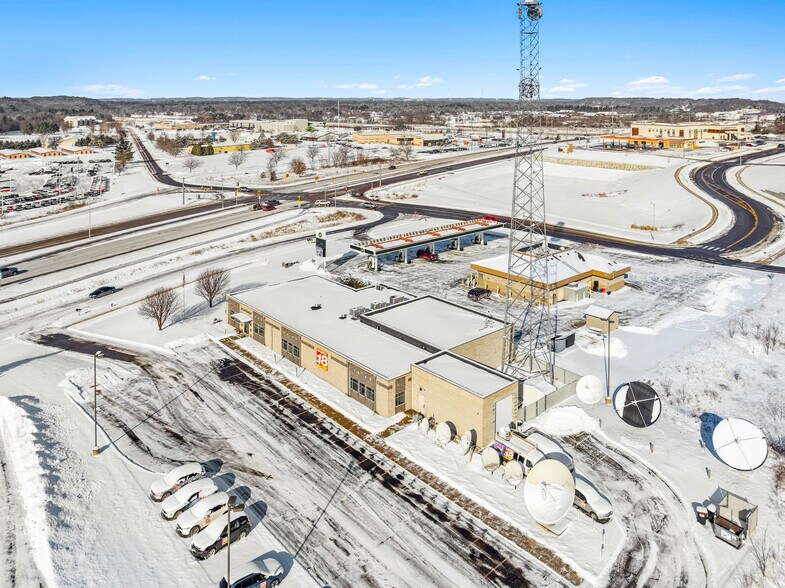 More Photos Of 5545 WI-93 Trunk, Eau Claire Movie Radio TVStudio For Sale