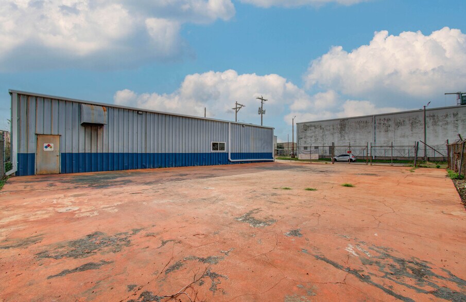 More Photos Of 5747 Northdale St, Houston Industrial For Lease