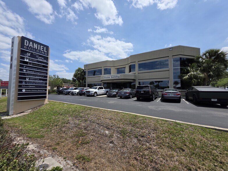 Primary Photo Of 2100 Aloma Ave, Winter Park Medical For Lease