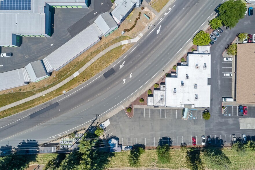 More Photos Of 6640 Redwood Dr, Rohnert Park Office For Sale