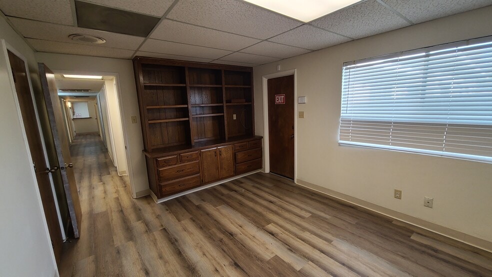More Photos Of 215 China Grade Loop, Bakersfield Medical For Sale