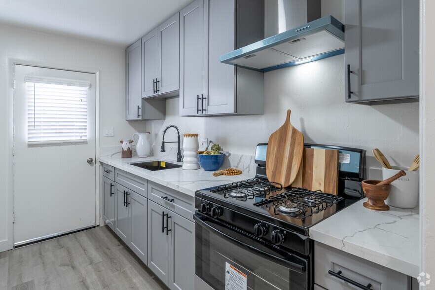 More Photos Of 870-899 S Philadelphia St, Anaheim Apartments For Sale