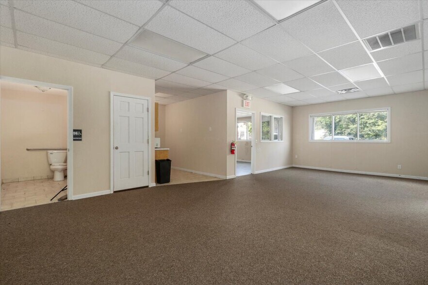 More Photos Of 1006 B Nettleton Ave, Thayer Office For Sale