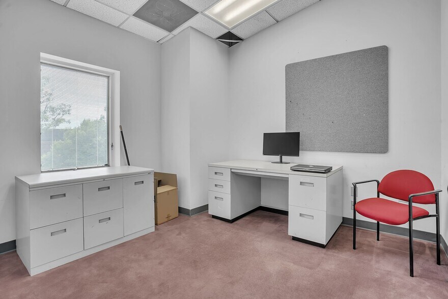 More Photos Of 4609 Pinecrest Office Park Dr, Alexandria Medical For Sale