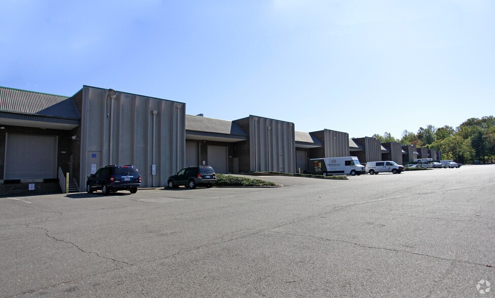 More Photos Of 5150-5184 Eisenhower Ave, Alexandria Distribution For Lease