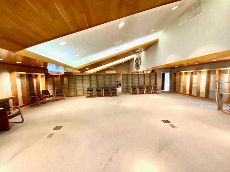 More Photos Of 5440 E County Road 450 N, Albany Loft Creative Space For Sale