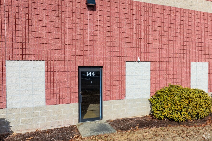 More Photos Of 144 Sturbridge Rd, Charlton Warehouse For Sale