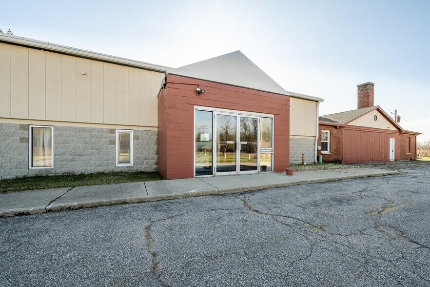 More Photos Of 641 S Crystal Ave, Benton Harbor Winery Vineyard For Sale