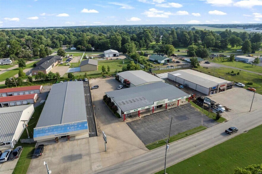 More Photos Of 1014 Linn St, Sikeston Freestanding For Sale