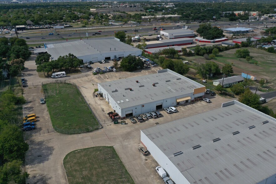 More Photos Of 10630 Joseph Clayton Dr, Austin Service For Lease