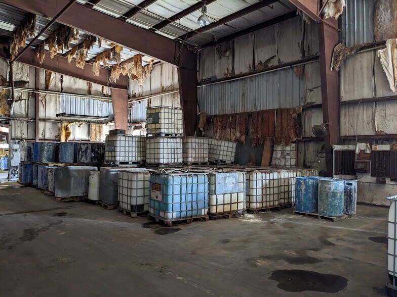 More Photos Of 314 N Maple St, Adel Manufacturing For Sale