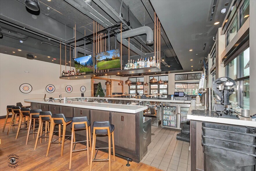 More Photos Of 140 Washington Sq, Washington General Retail For Sale