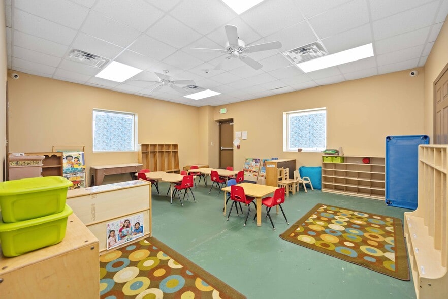More Photos Of 1511 N 10th St, Baytown Schools For Lease