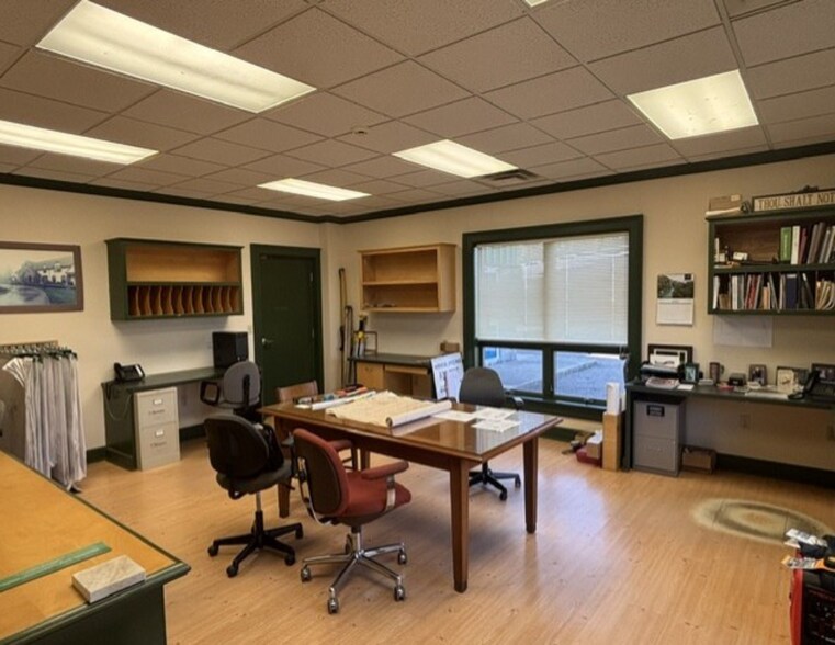 More Photos Of 10090 Queens Way, Chagrin Falls Light Manufacturing For Sale