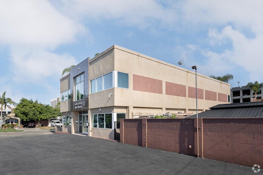 More Photos Of 1043 Civic Center Dr W, Santa Ana Office For Lease