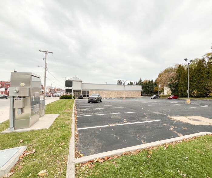 More Photos Of 2715 Parade St, Erie Drugstore For Lease