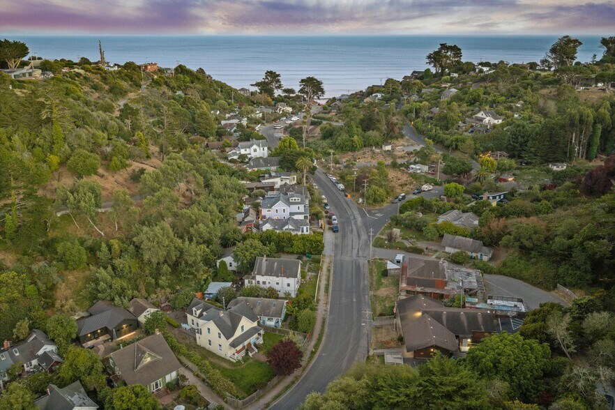 More Photos Of 16-22 Brighton Avenue, Bolinas General Retail For Sale