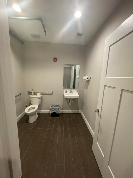 More Photos Of 120 N Laurens St, Greenville Office For Lease