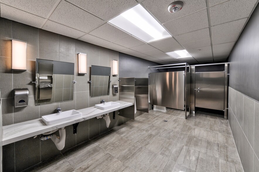 More Photos Of 1259 Lake Plaza Dr, Colorado Springs Medical For Lease