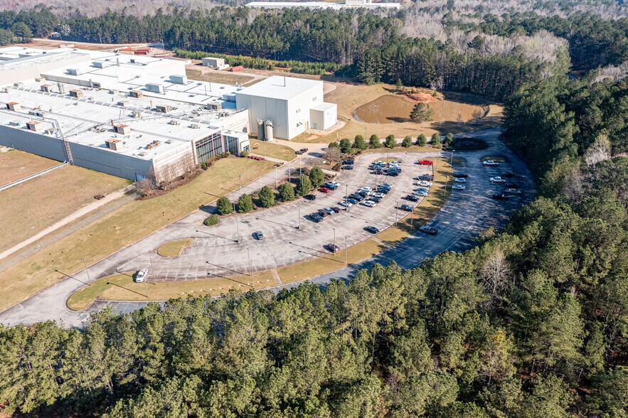 More Photos Of 411 Pegasus Pky, Lagrange Manufacturing For Sale