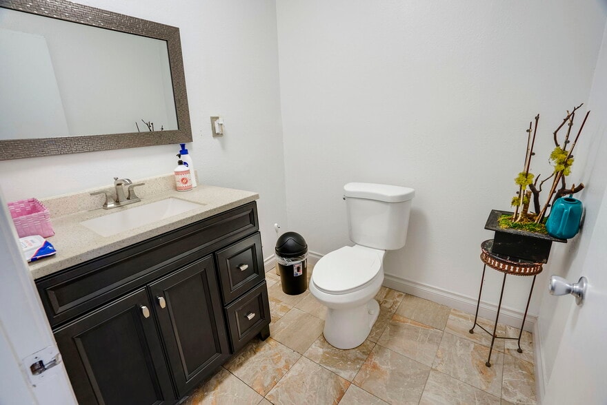 More Photos Of 3709 Rolle St, Los Angeles Religious Facility For Sale