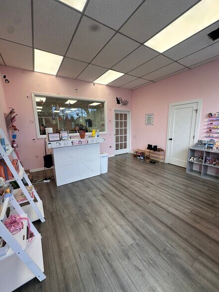 More Photos Of 199 W Main St, Sayville Storefront For Lease