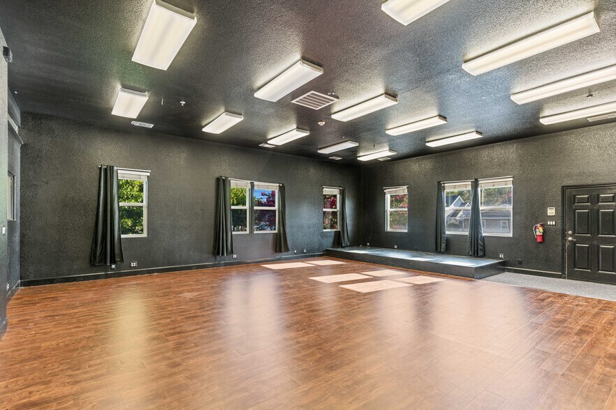 More Photos Of 578 E St, Lincoln Office Residential For Sale