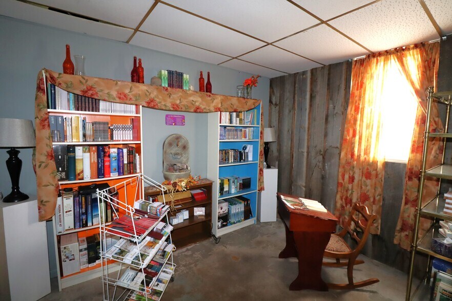 More Photos Of 3600 Ellis Ave, Ashland Flex For Sale