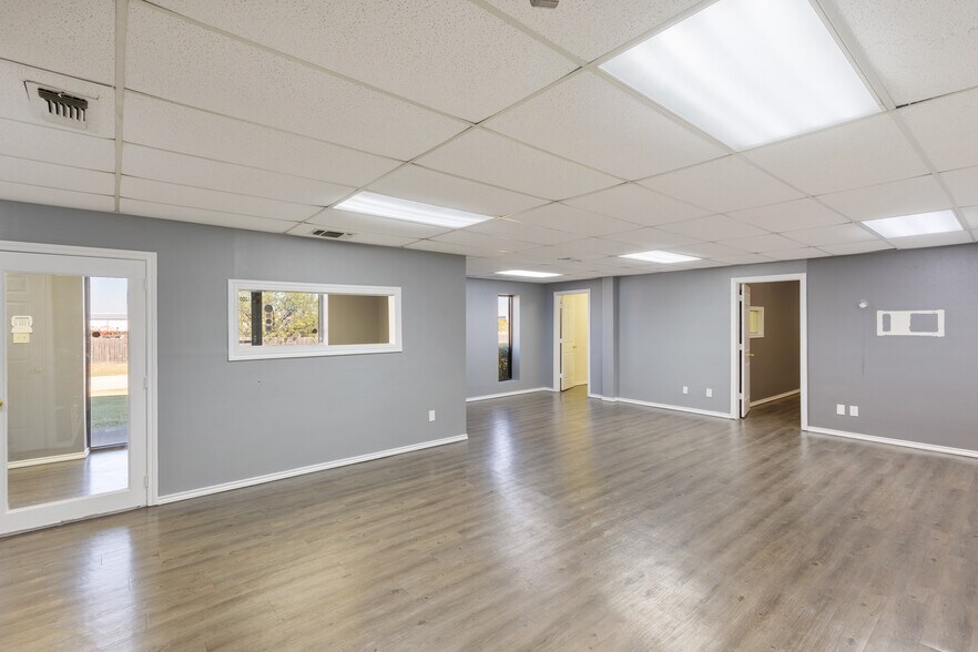 More Photos Of 1200 N Commercial Blvd, Arlington Warehouse For Sale