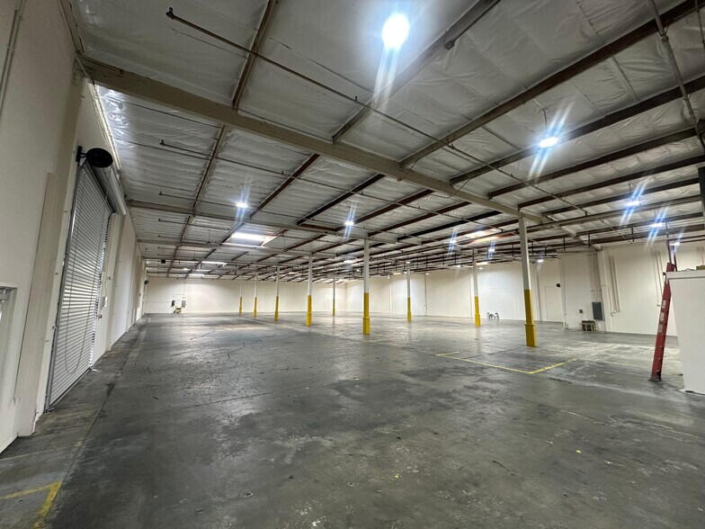 More Photos Of 13904 Maryton Ave, Santa Fe Springs Warehouse For Lease
