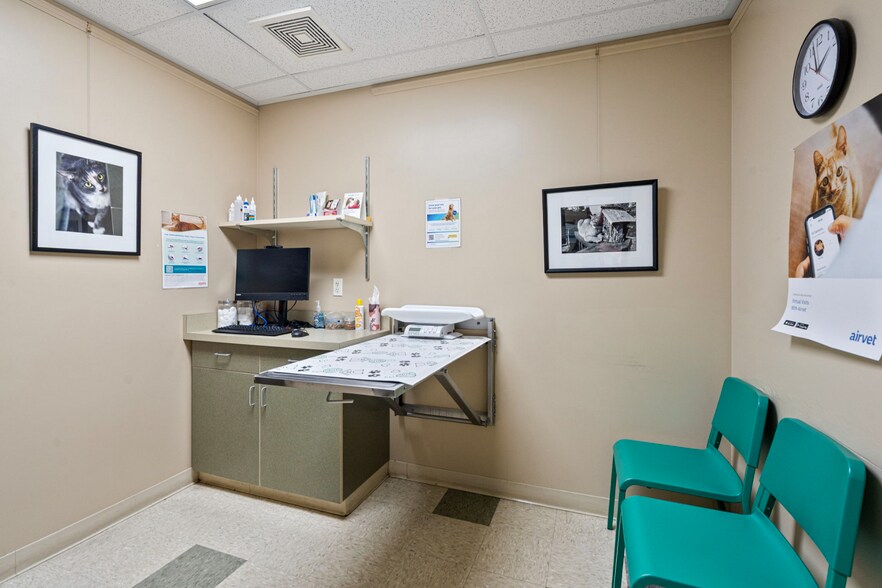 More Photos Of 401 Fawcett Ave, Tacoma Veterinarian Kennel For Sale