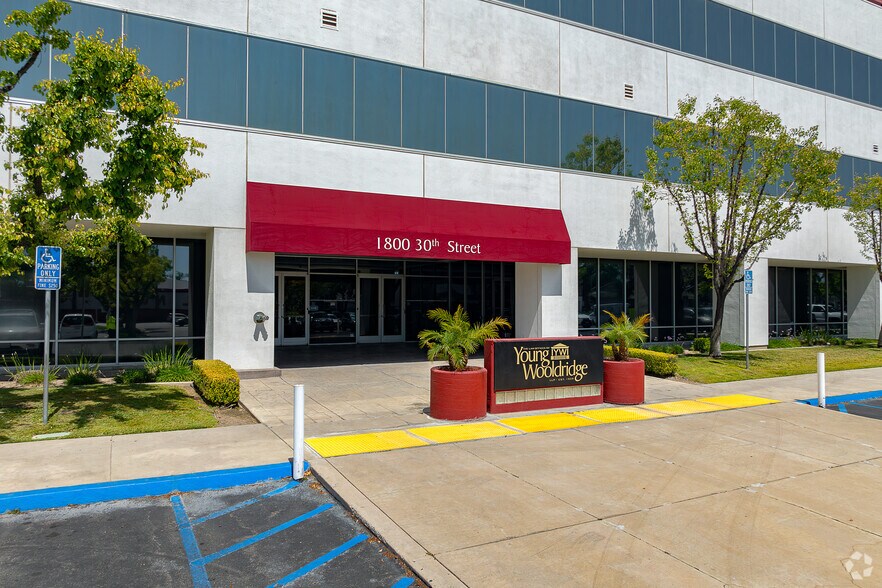 More Photos Of 1800 30th St, Bakersfield Office For Lease