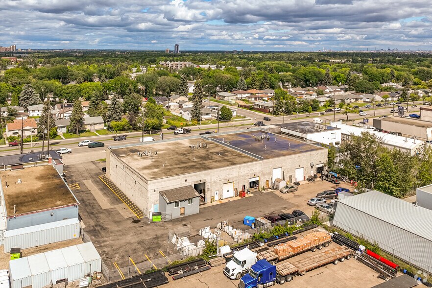 More Photos Of 9621 63 Av NW, Edmonton Showroom For Lease