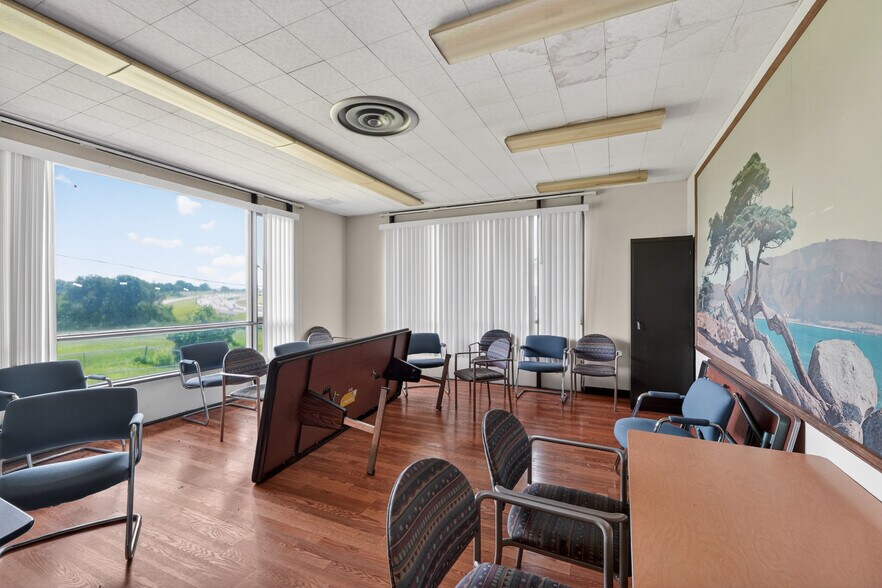 More Photos Of 206 Emerling Dr, Saint Louis Religious Facility For Sale