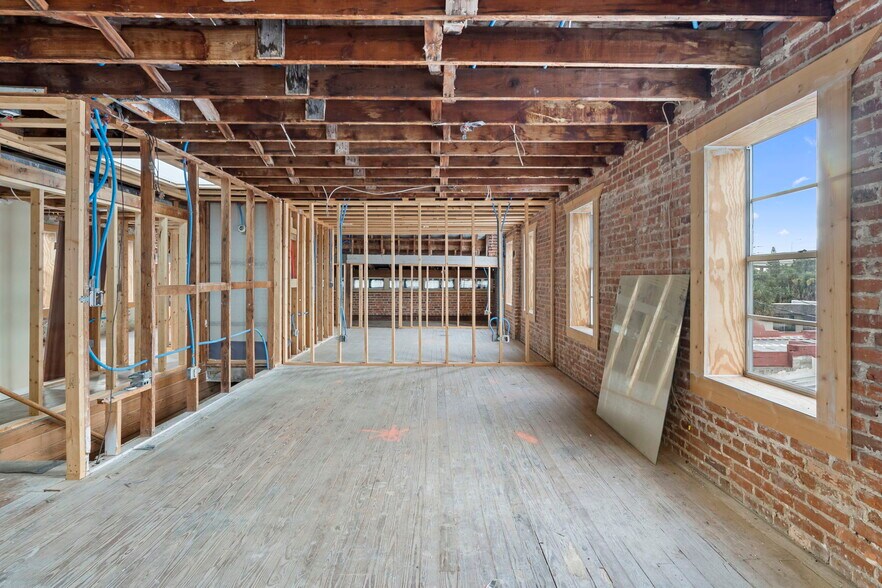 More Photos Of 204 Magnolia St, New Smyrna Beach Restaurant For Sale