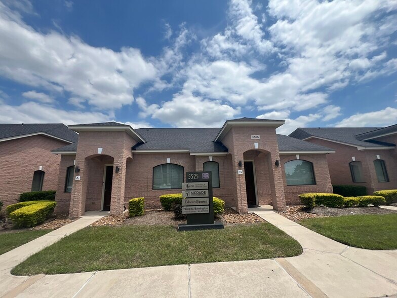 More Photos Of 5501-5529 Louetta Rd, Spring Unknown For Lease