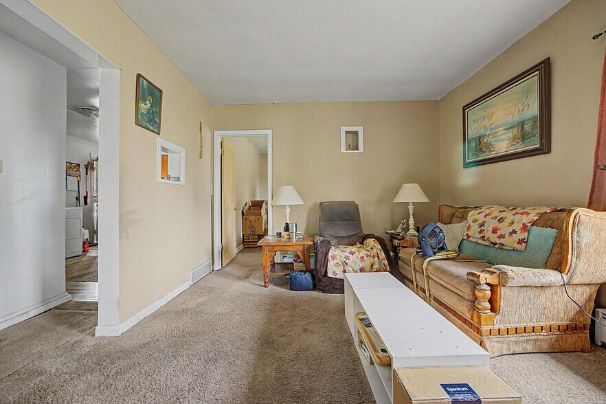 More Photos Of 630 W 6th St, Craig Apartments For Sale