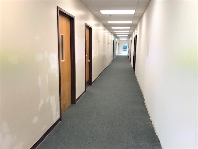 More Photos Of 5217-5241 Shoreline Dr, Mound Freestanding For Lease