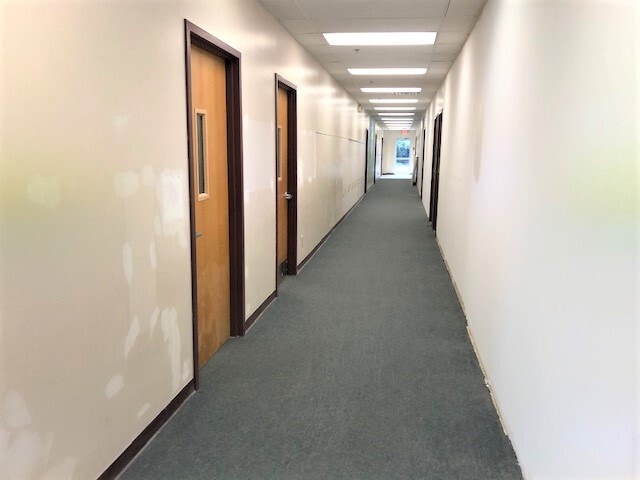 More Photos Of 5217-5241 Shoreline Dr, Mound Freestanding For Lease