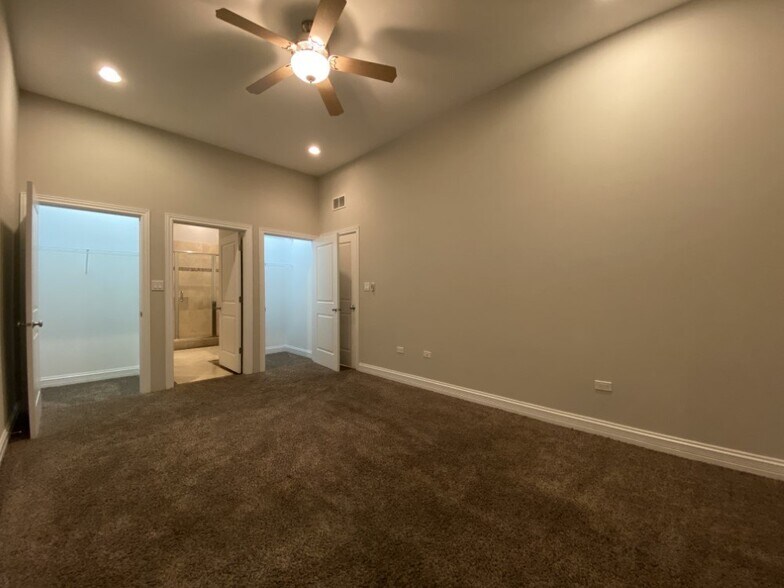 More Photos Of 4651 N Greenview Ave, Chicago Apartments For Lease