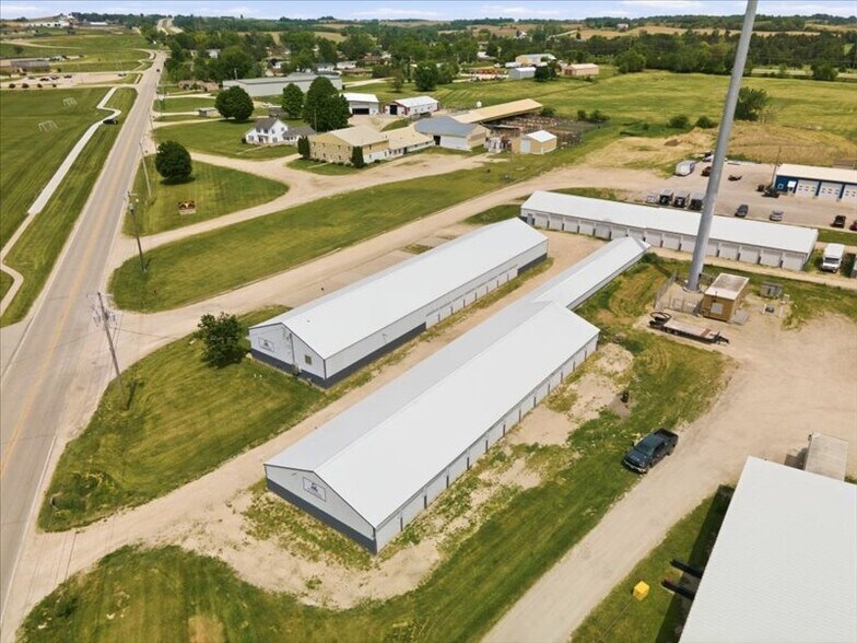 More Photos Of 301 Old Dubuque Rd, Anamosa Warehouse For Sale