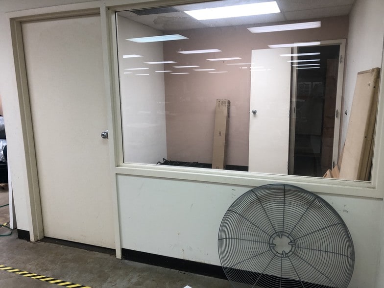More Photos Of 3146 Starlight Dr, Winston-Salem Industrial For Lease