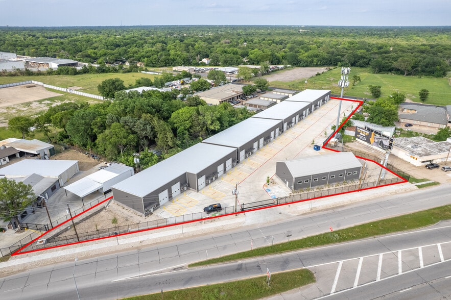 More Photos Of 8140 C F Hawn fwy, Dallas Light Distribution For Lease