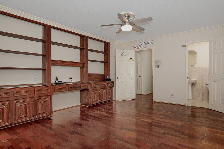 More Photos Of 23218 Aldine Westfield Rd, Spring Office For Sale