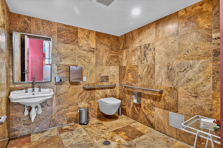 More Photos Of 850 N Palm Canyon Dr, Palm Springs Medical For Lease